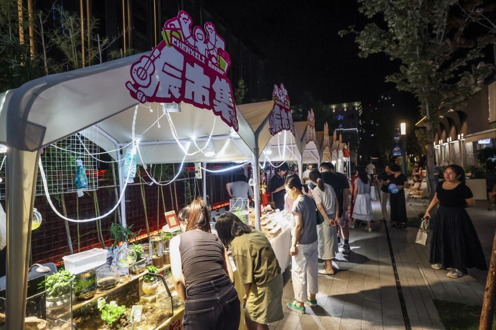 Shoppers browse stalls at a night market in Jiaxing, Zhejiang province, on August 7. Photo: Xinhua