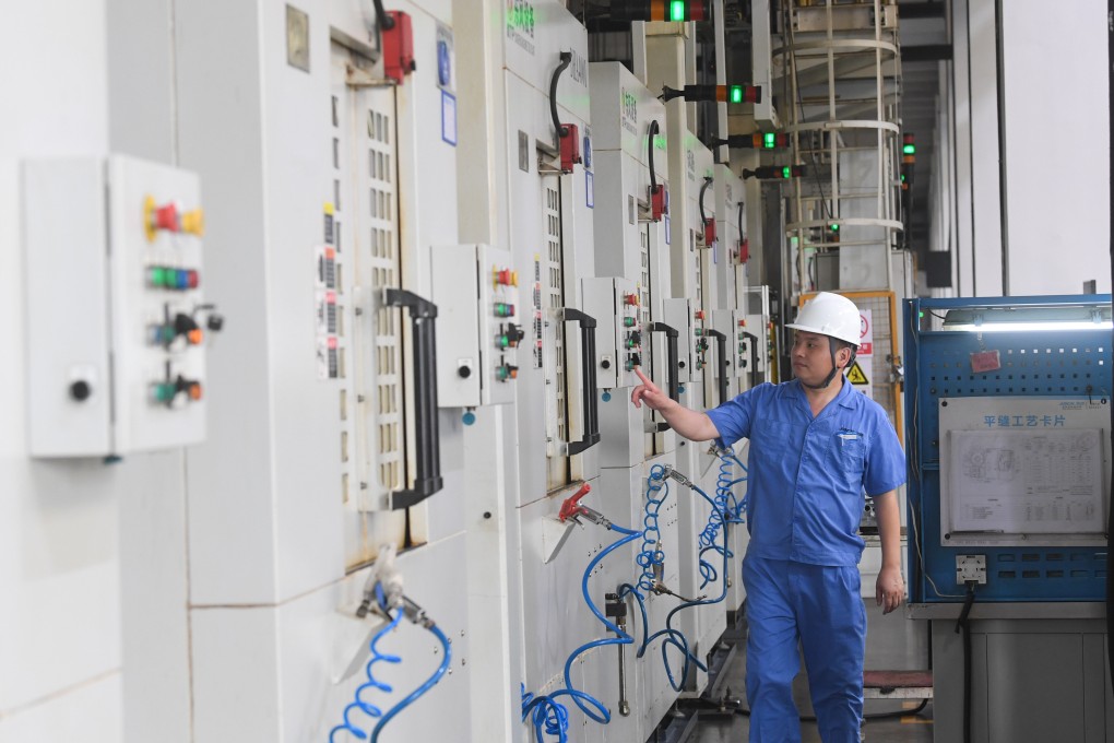A worker inspects a production line at a factory of Jack Technology in Taizhou Bay, Taizhou City, east China’s Zhejiang Province, on July 17, 2025. Photo: Xinhua