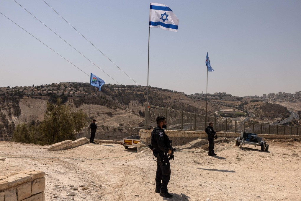 Israeli policemen stand guard near the settlement of Maale Adummim, in a land corridor known as E1, outside Jerusalem in the occupied West Bank on August 14. Photo: AFP
