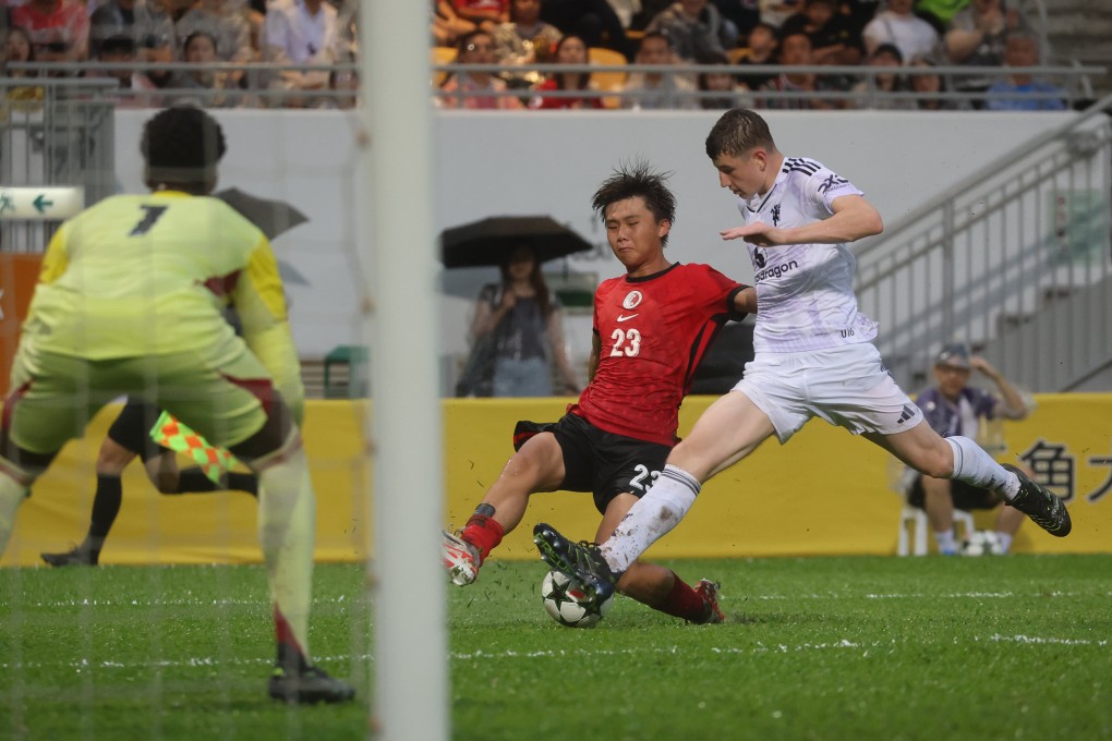 Manchester United’s Alfie Connor (right) blocks a move by Hong Kong’s Sean Wong (centre). Photo: Edmond So