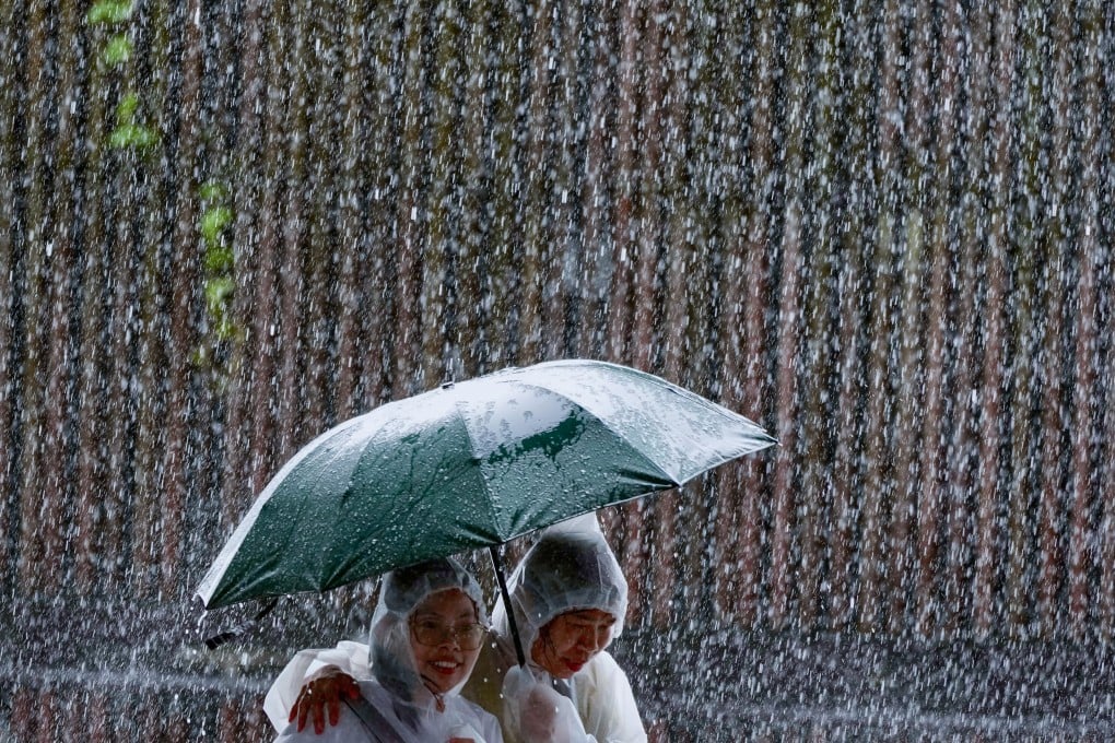 The Hong Kong Observatory issued the second amber warning signal of the day at 10.20am. Photo: Sam Tsang