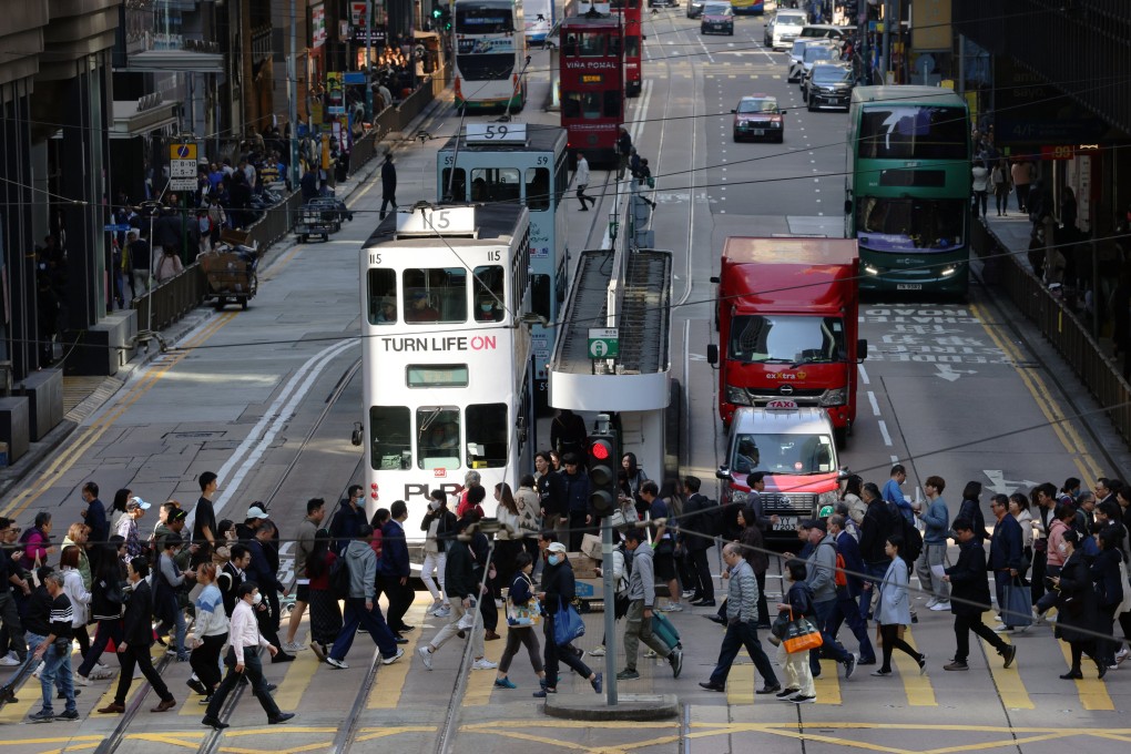 Commuters cross the street in Central during lunch hour on January 6. Photo: Jelly Tse