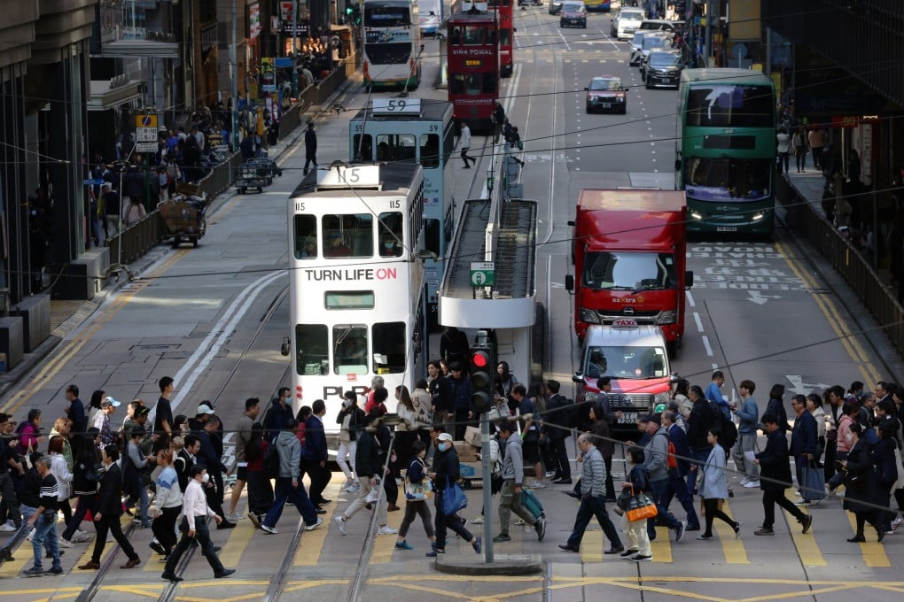 Commuters cross the street in Central during lunch hour on January 6. Photo: Jelly Tse