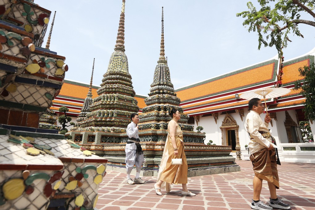 Tourists in traditional Thai costumes visit the Wat Pho temple in Bangkok, Thailand, on July 15. Photo: Xinhua