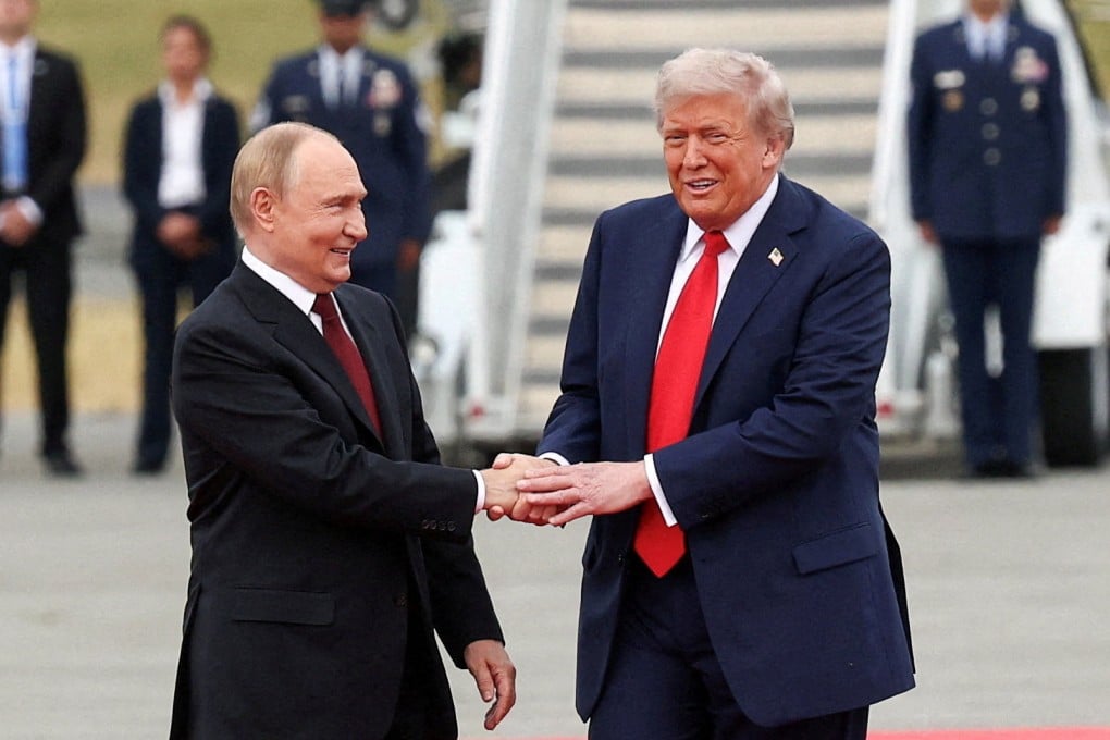 Donald Trump shakes hand with Russian President Vladimir Putin at Joint Base Elmendorf-Richardson in Anchorage, Alaska. Photo: Reuters