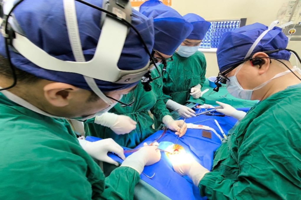 Keajaiban Medis: Kepala Hampir Terpisah Diselamatkan oleh Dokter Shanghai