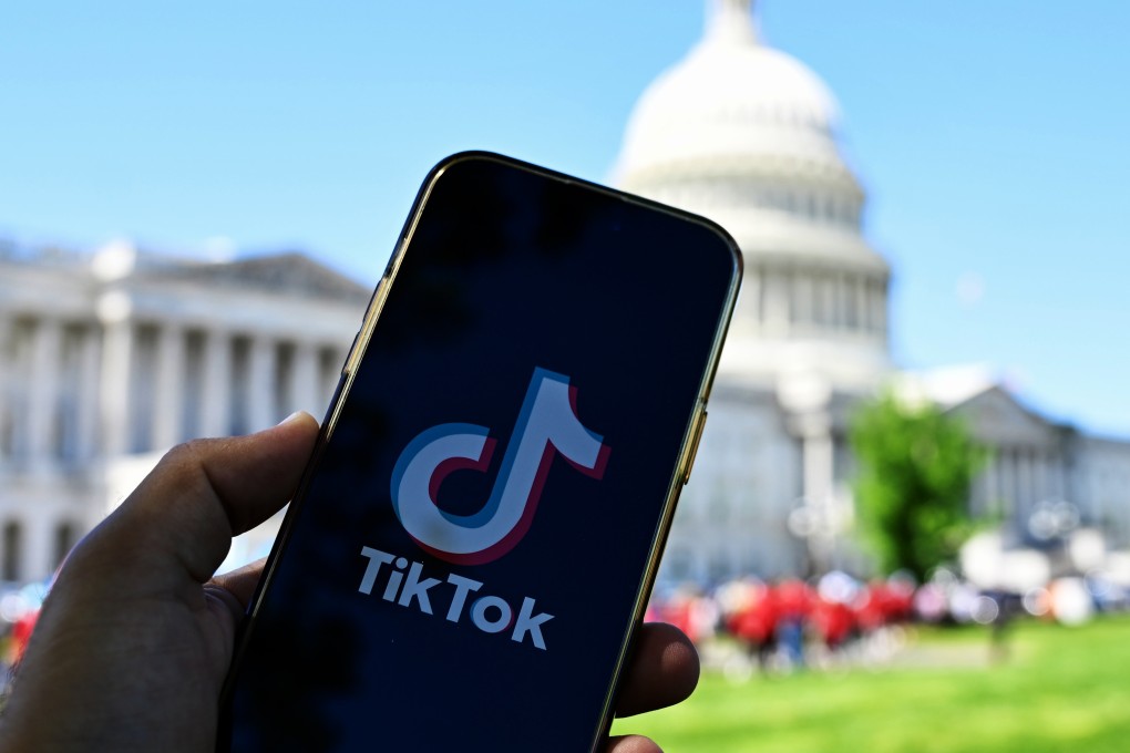 A TikTok logo is displayed on a mobile phone screen in front of The White House. On Tuesday, the White House launched an account on the app before deadline to find a new owner or face a US ban.
Photo: Getty Images