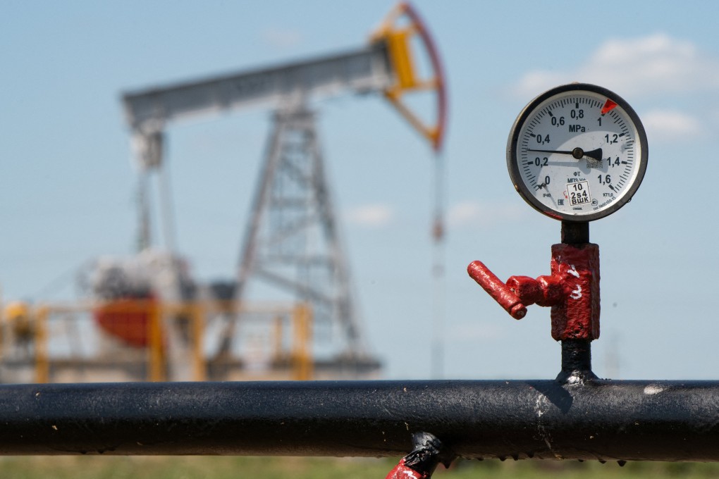 A view shows a pressure gauge near oil pump jacks outside Almetyevsk, in the Republic of Tatarstan. Photo: Reuters