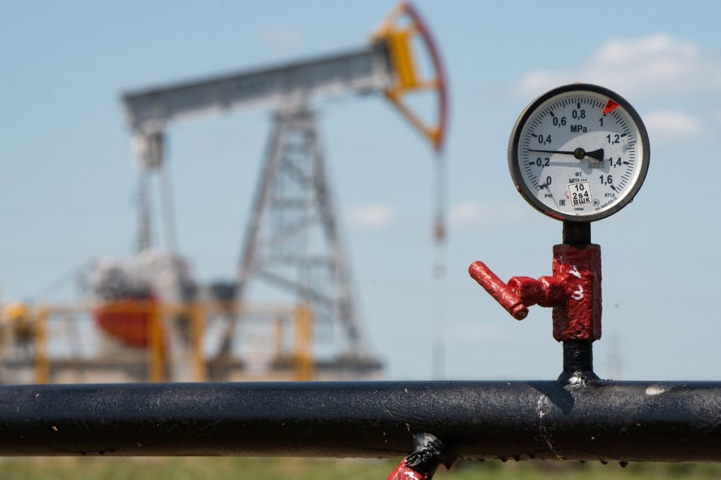 A view shows a pressure gauge near oil pump jacks outside Almetyevsk, in the Republic of Tatarstan. Photo: Reuters
