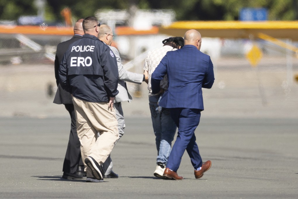 Harjinder Singh is escorted to a plane by Florida Lieutenant Governor Jay Collins (right) and law enforcement officials in Stockton, California, on August 21. Photo: AP