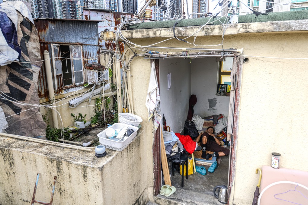A man rests in his rooftop home in Sham Shui Po on August 10. Photo: Eugene Lee