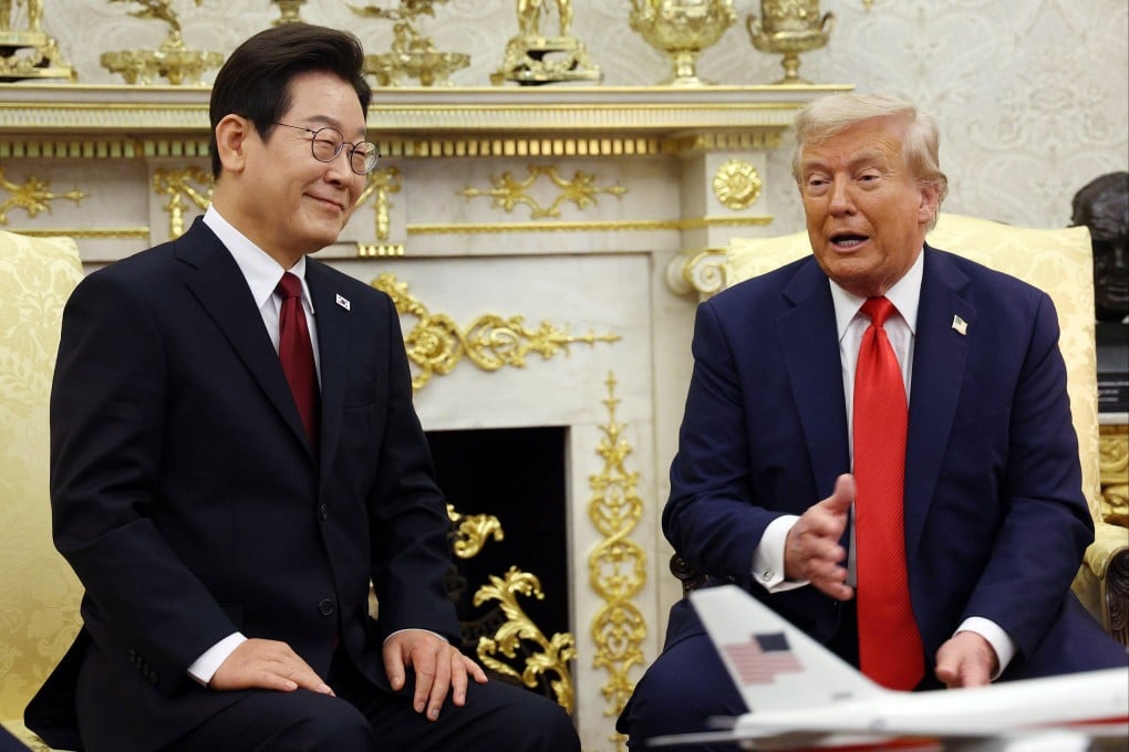 South Korean President Lee Jae-myung, left, and US President Donald Trump during a meeting in the Oval Office of the White House on Monday. Photo: EPA