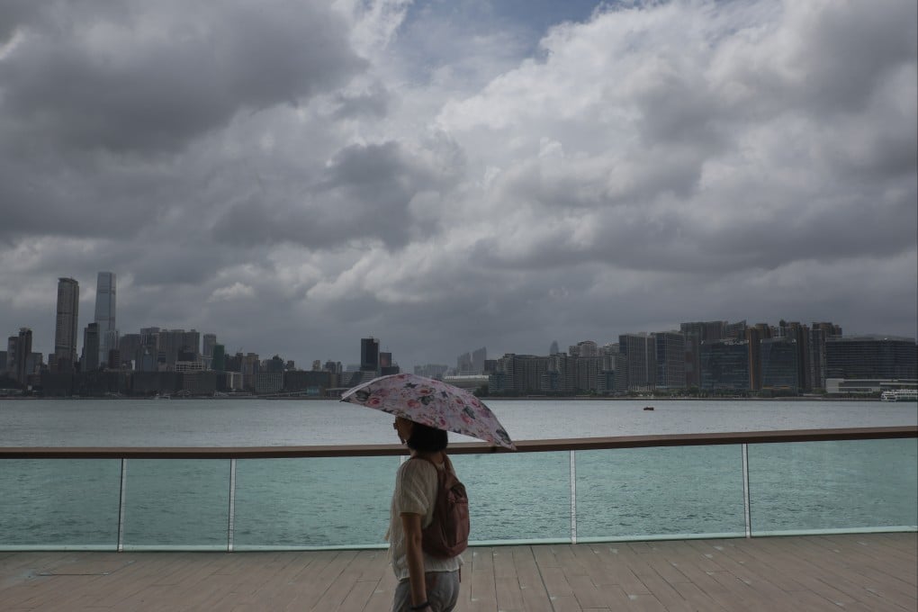 The Observatory has said intense thunderstorms caused by upper-air disturbances are affecting the northeastern part of the South China Sea and are forecast to move towards the Pearl River Delta on Thursday. Photo: Edmond So