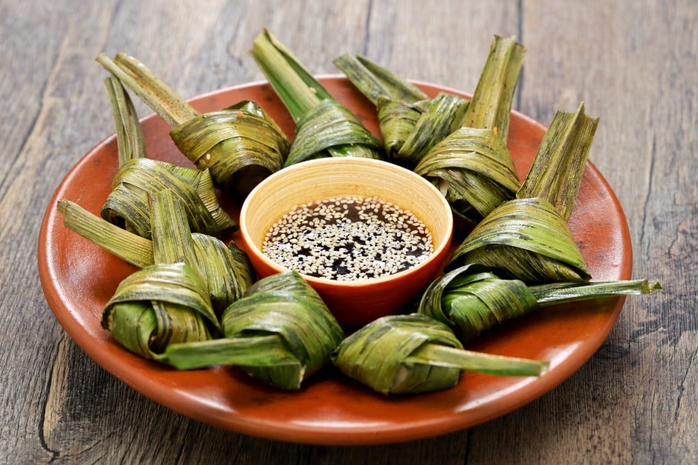 Thai pandan chicken is a dish that wraps pieces of chicken in pandan leaves. Photo: Shutterstock