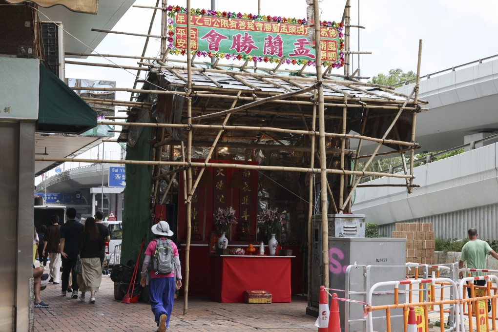 An altar for the Hungry Ghost Festival is set up near Queen Street in Sai Ying Pun. Photo: Nora Tam