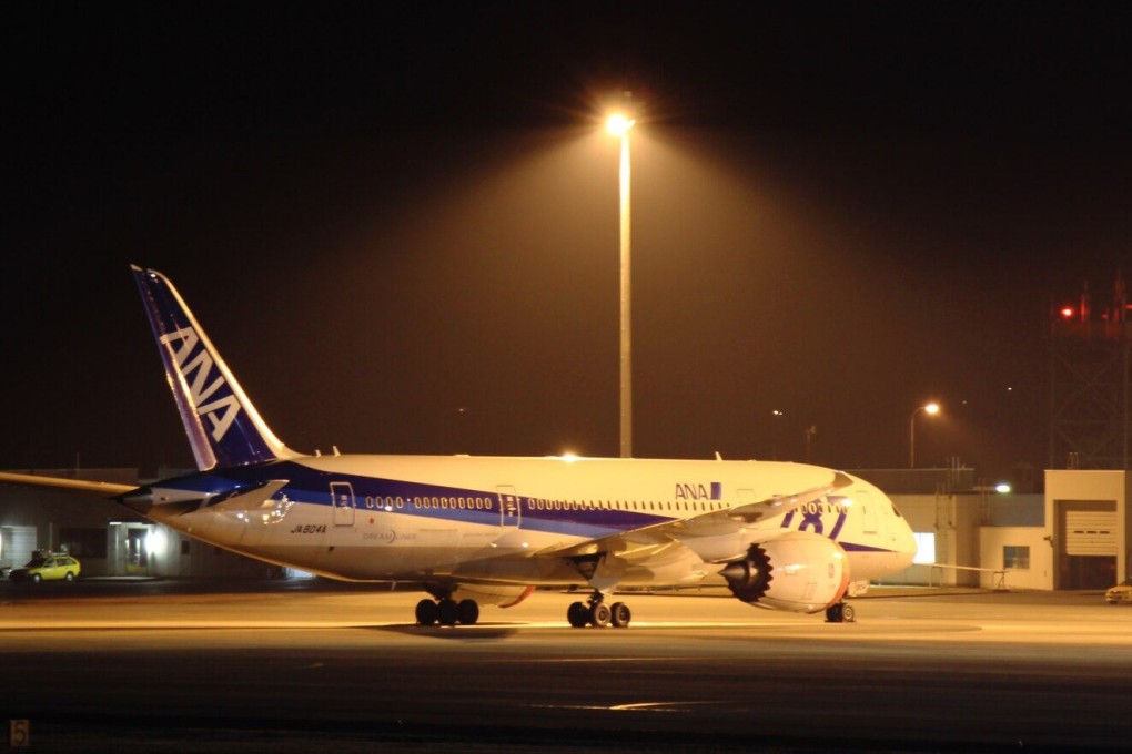 An ANA Boeing 787 at Takamatsu Airport in Kagawa prefecture in 2013. Photo: YMNS8024 / CC BY-SA 3.0