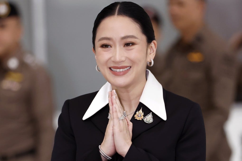 Suspended Thai prime minister Paetongtarn Shinawatra greets the crowd as she arrives at the Constitutional Court on August 21. Photo: EPA