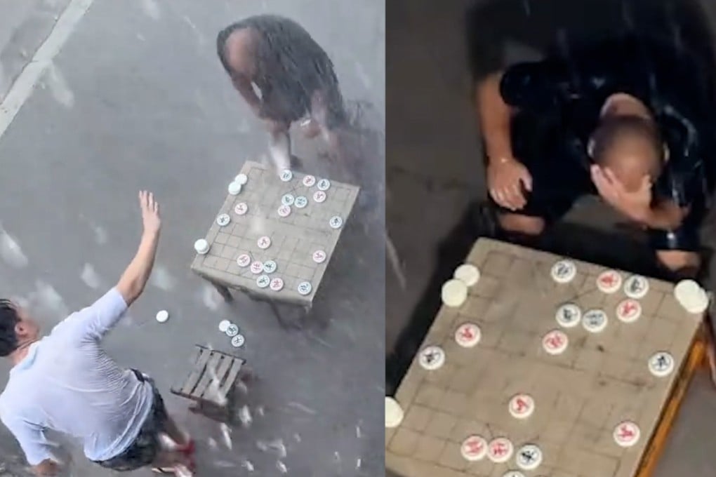 Chinese man loses in chess then analyses game for 4 hours in rain