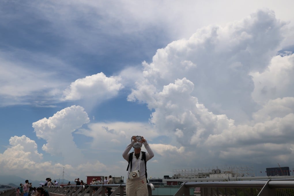 The Observatory issued the No 1 signal at 7.10pm on Thursday and expected it to remain in force until at least 6pm on Friday. Photo: Jelly Tse