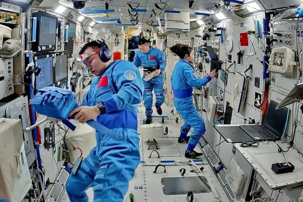 Astronauts have to wear their clothes until they smell, then stuff them into cargo capsules that burn up in the Earth’s atmosphere. Photo: China Manned Space Agency