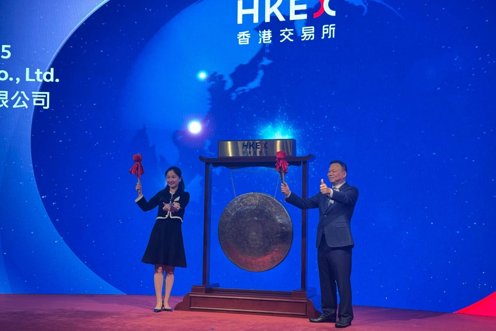 Zheng Jianjiang (right), the founder and chairman of Aux Electric, during the trading debut of the company’s shares on the Hong Kong stock exchange on September 2, 2025. Photo: Julie Zhang