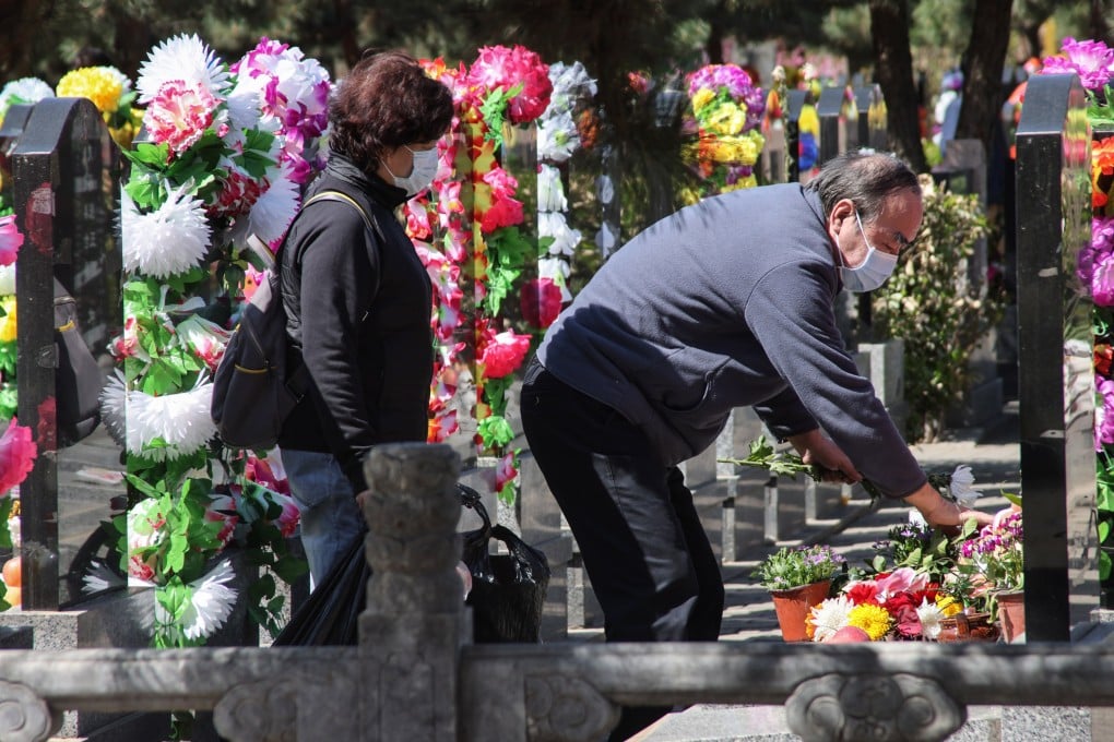 Families visit Beijing’s Chaoyang cemetery. Photo: EPA-EFE