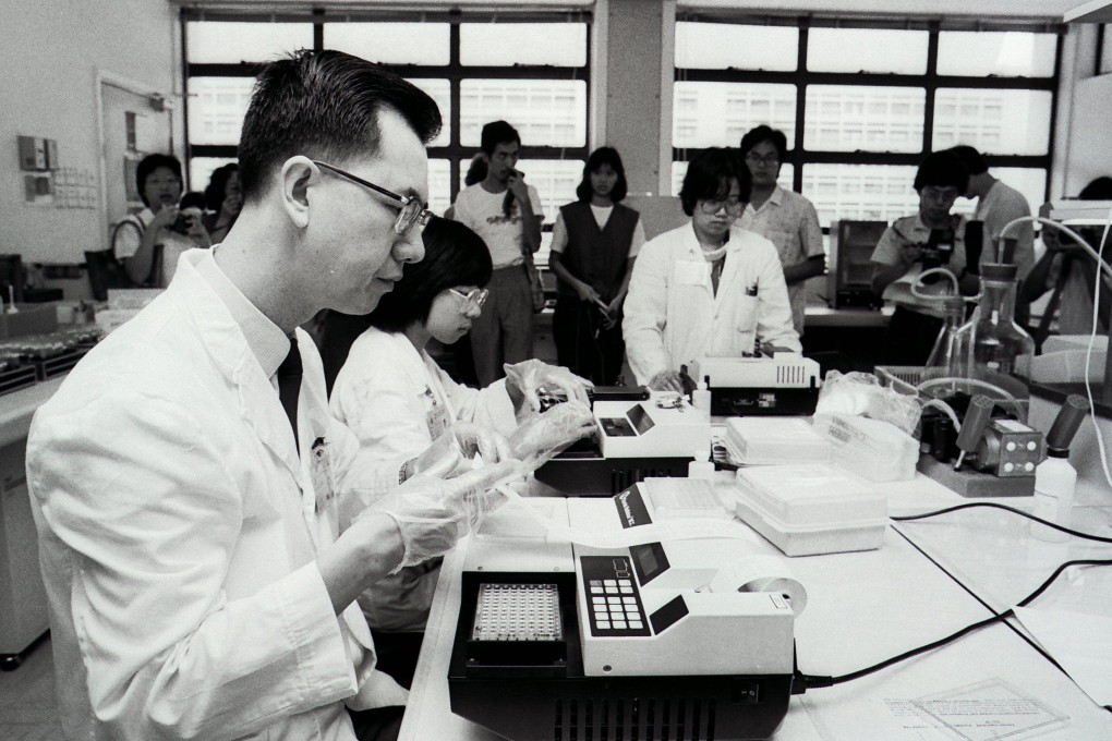 Red Cross laboratory supervisor Mak King-hang (left) checks results of Hong Kong’s new AIDS screening system in 1985. Photo: SCMP Archives