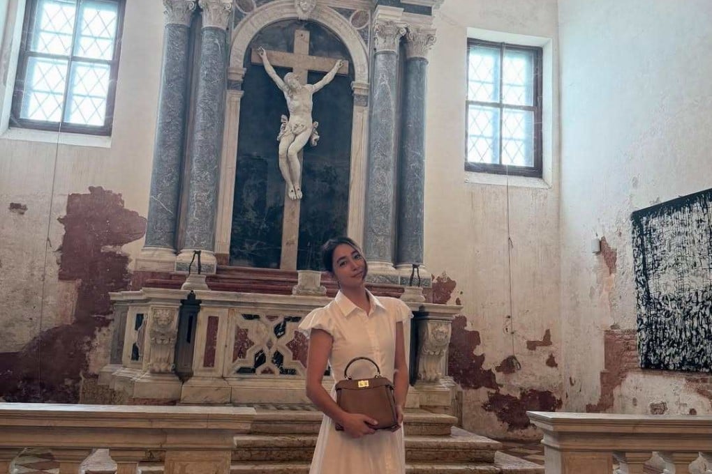South Korean actress Lee Min-jung poses in front of a church altar in Venice. Photo: Instagram/216jung