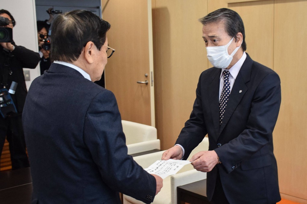Mayor Hideo Kojima (right) handing over his resignation to chairman Akira Sakurai (left) in the town of Ginan, Gifu prefecture, on February 29, 2024 after an official investigation accused Kojima of allegations of sexual harassment incidents. Photo: AFP