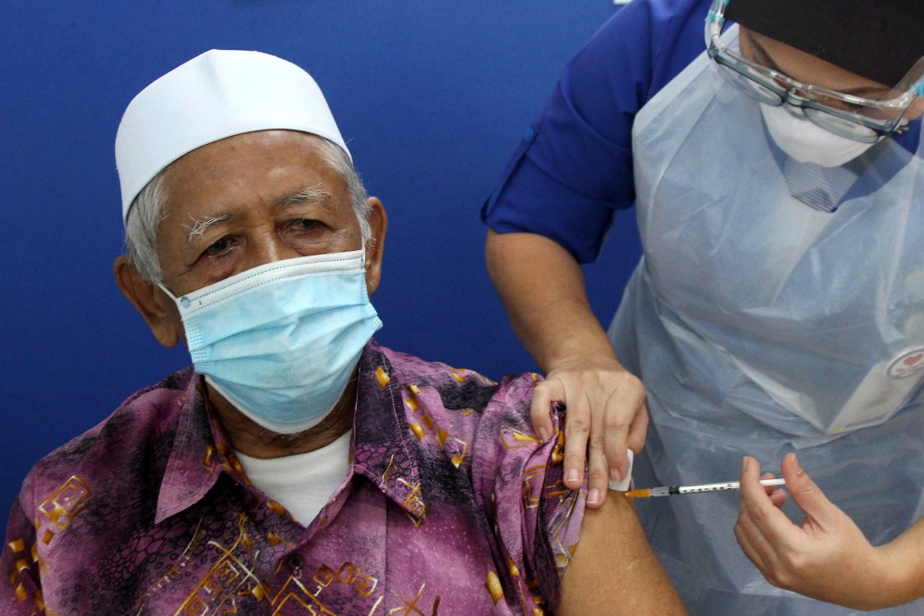 An elderly man receives a dose of a COVID-19 vaccine at a local hospital. A Malaysian lawmaker says many high-income Malaysians have fallen victim to “unregulated and irresponsible marketing” by insurers. Photo: Bernama