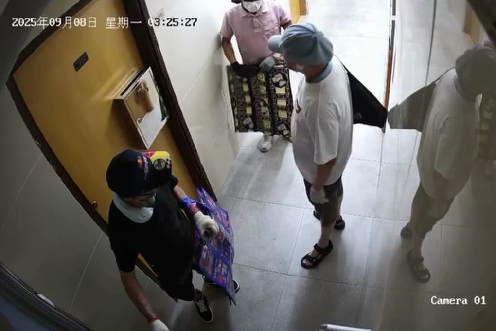 Police are looking for 4 suspects after examining CCTV footage. Photo: Handout