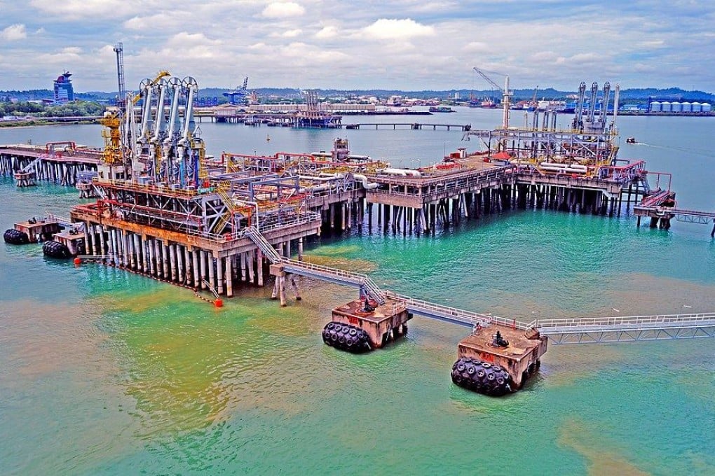 An aerial view of the Petronas liquefied natural gas terminal at Bintulu in Sarawak — the world’s largest single-site LNG complex and a linchpin of Malaysia’s energy exports. Photo: Ahmad Afif Isa (CC BY 2.0)