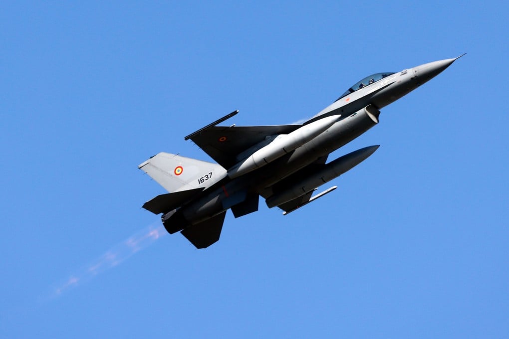An F-16 Fighting Falcon jet of the Romanian Air Force performs at an air show last month. Photo: Xinhua