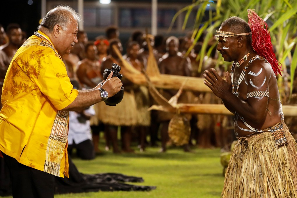Pacific Islands Forum Secretary-General Baron Waqa receives a gift from a Solomon Islander during the opening ceremony on Monday. Photo: Xinhua