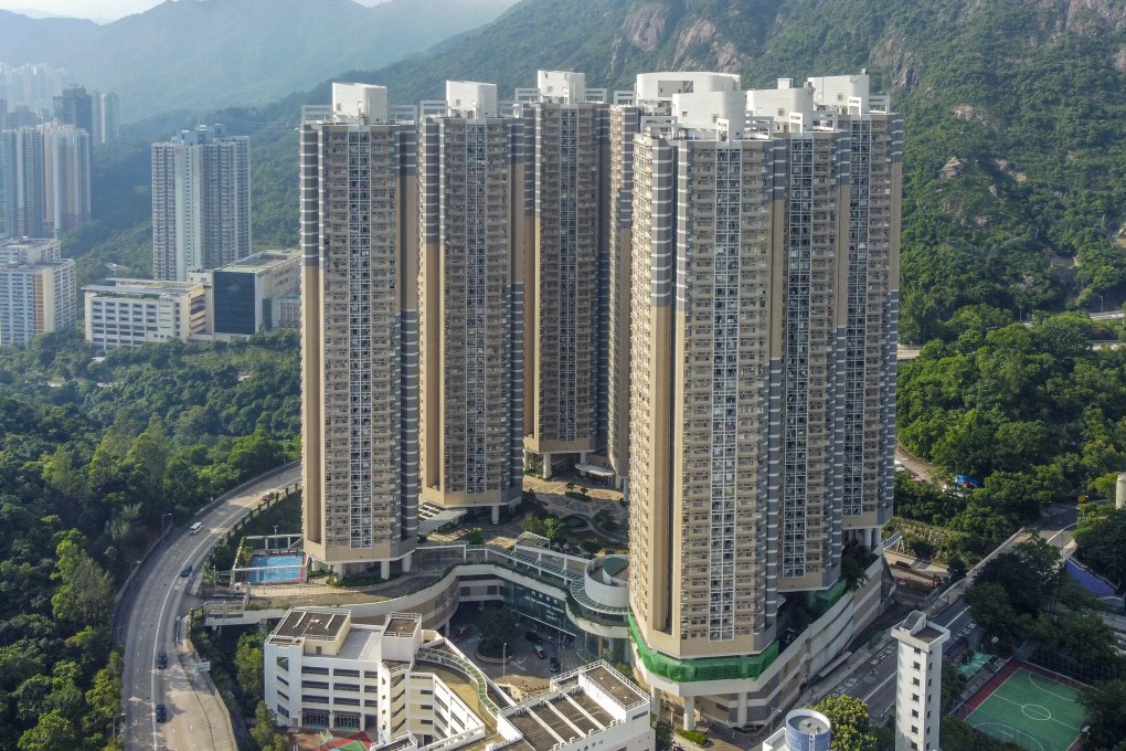 Police were alerted to the accident on Lee On Road, near the Shun Lee Disciplined Services Quarters. Photo: Handout