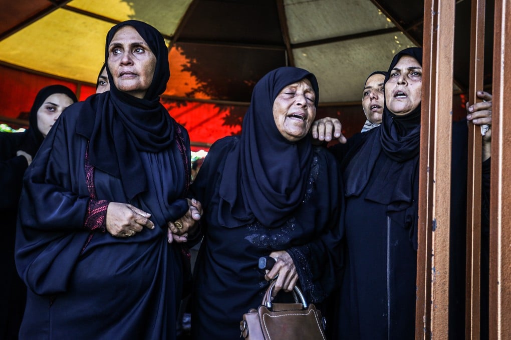 Palestinian women mourn the death of relatives killed while trying to secure food in the Gaza Strip. Photo: via dpa