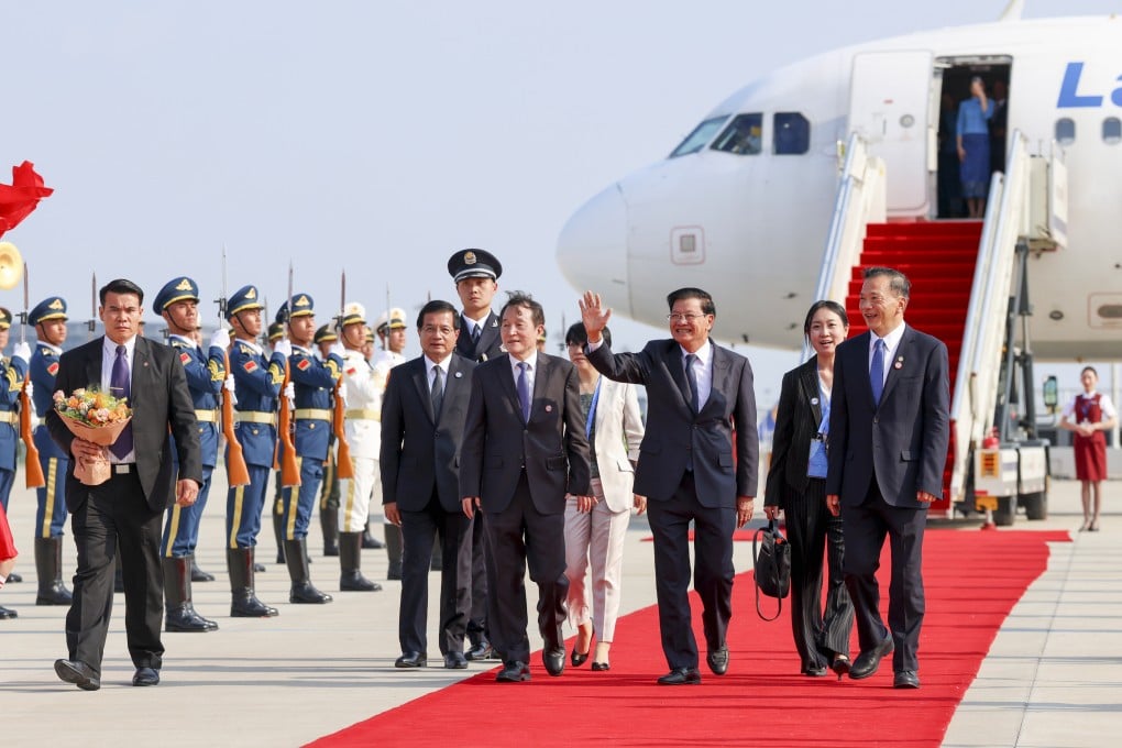 Laotian President Thongloun Sisoulith waves as he arrives for the Shanghai Cooperation Organisation summit in Tianjin on August 31. Photo: Xinhua
