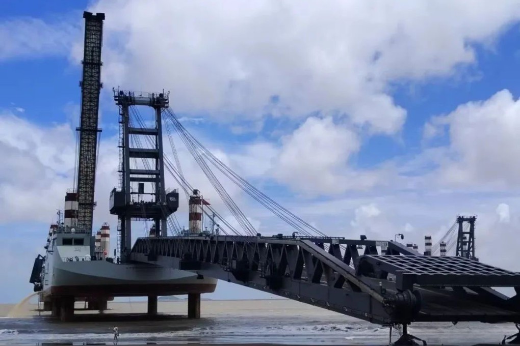 Barge fleet would allow for “swift beach assaults and a rapid inland push”, former PLA instructor says. Photo: Weibo/52赫兹实验室