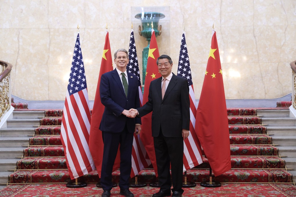 Chinese Vice Premier He Lifeng, also a member of the Political Bureau of the Communist Party of China Central Committee, shakes hands with US Treasury Secretary Scott Bessent prior to the first meeting of the China-U.S. economic and trade consultation mechanism in London, on June 9. Photo: Xinhua