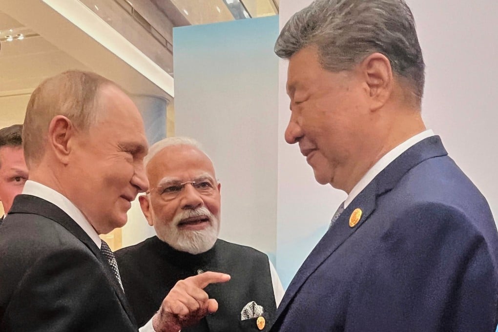 From the left, Russian President Vladimir Putin, Indian Prime Minister Narendra Modi and Chinese President Xi Jinping talk ahead of the Shanghai Cooperation Organization summit at the Meijiang Convention and Exhibition Center in Tianjin, China, on September 1. Photo: AP