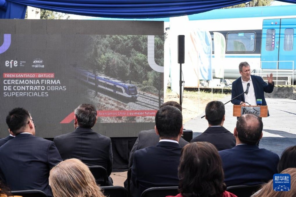 Chilean Minister of Transport and Telecommunications Juan Carlos Munoz speaks at a signing ceremony on August 25 for an electric rail project in Santiago. Photo: Xinhua