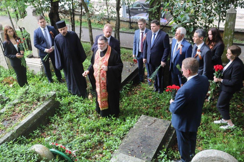 To commemorate Victory Day, the Consulate General of Russia in Hong Kong laid wreaths at the graves of fallen Russian seamen in the historic section of Hong Kong Cemetery for the first time. Photo: Consulate General of Russia in Hong Kong