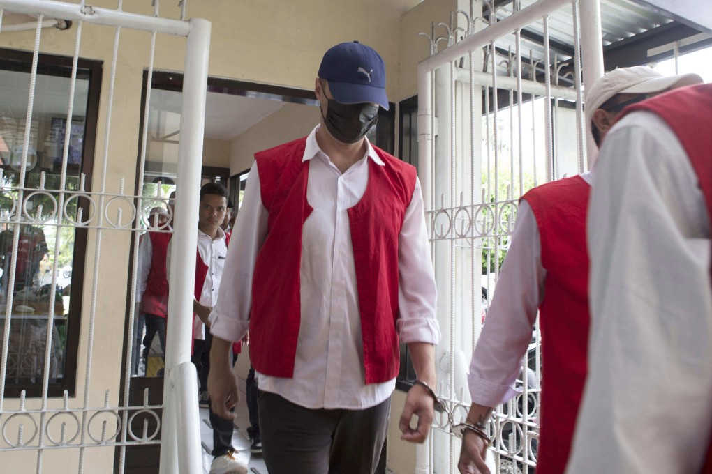 Ukrainian national Roman Nazarenko (centre) arrives for a hearing at the district court in Denpasar, Indonesia, on Thursday. Photo: AP