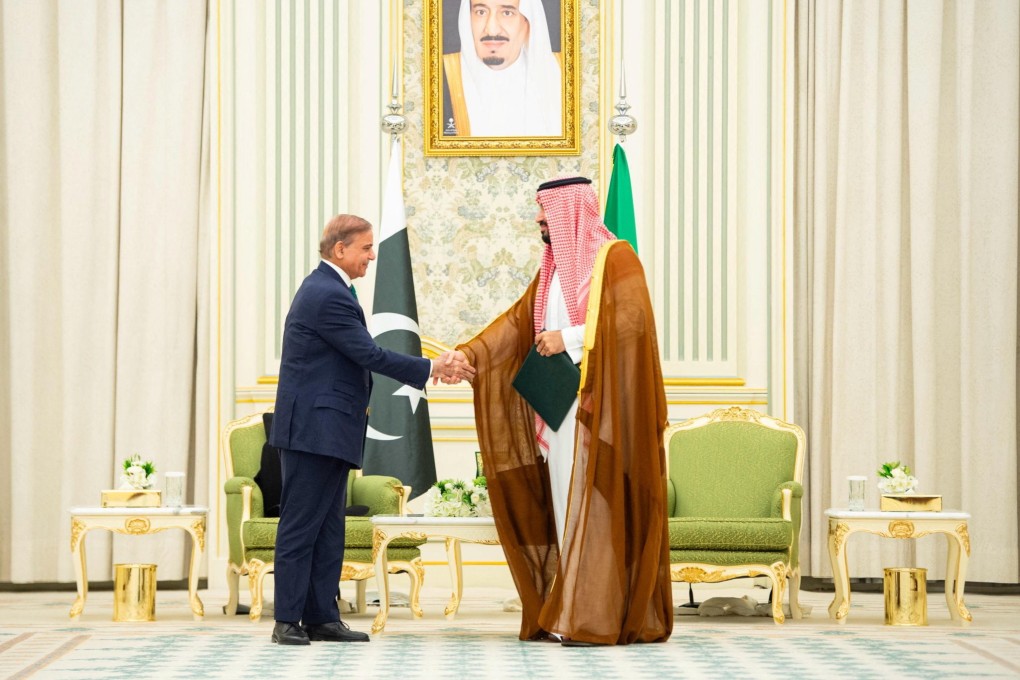 Saudi Crown Prince Mohammed bin Salman and Pakistani Prime Minister Shehbaz Sharif in Riyadh on September 17. Photo: Handout via Reuters