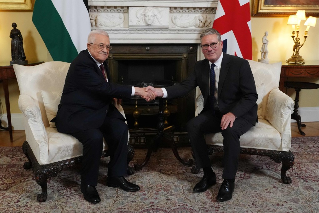 Britain’s Prime Minister Keir Starmer, right, shakes hands with Palestinian President Mahmoud Abbas at 10 Downing Street in London on September 8. Photo: AFP