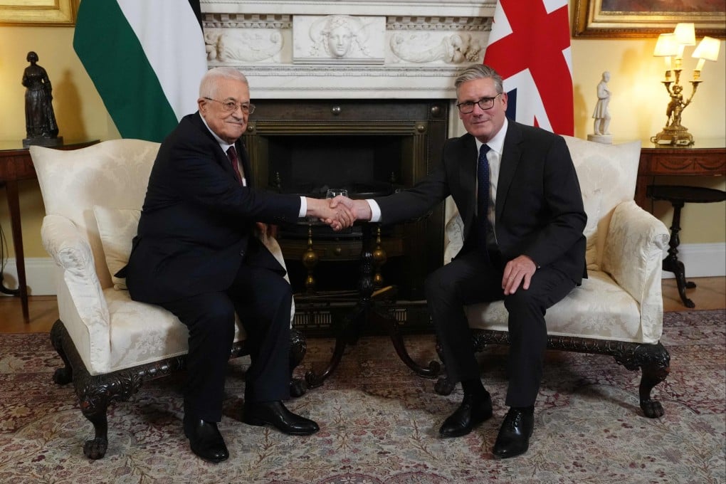 Britain’s Prime Minister Keir Starmer, right, shakes hands with Palestinian President Mahmoud Abbas at 10 Downing Street in London on September 8. Photo: AFP