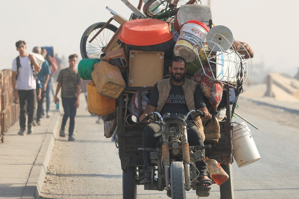 Displaced Palestinians flee northern Gaza on Monday. Photo: Reuters