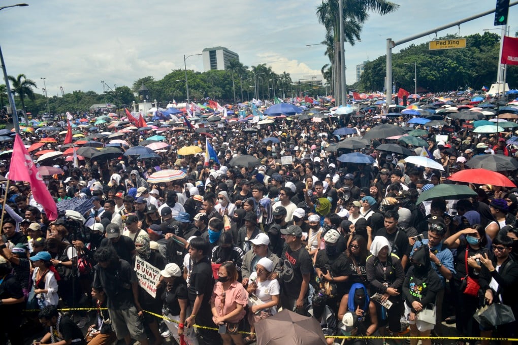 Thousands gather in Manila on Sunday to protest against corruption. Photo: dpa