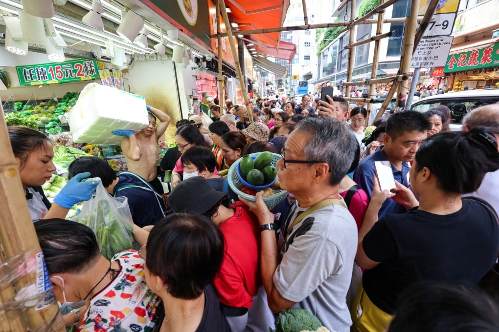 Residents rush to buy food as Super Typhoon Ragasa approaches Hong Kong. Photo: Jelly Tse