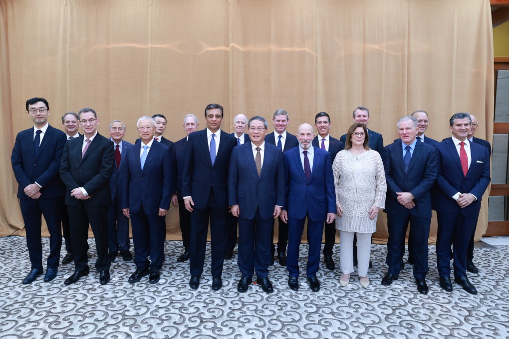 Chinese Premier Li Qiang, centre, poses for a group photo with participants before he meets with US organisations on the sidelines of the 80th session of the United Nations General Assembly, in New York. Photo: Xinhua